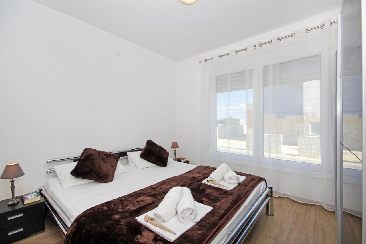 Apartment Laura Привлака Экстерьер фото