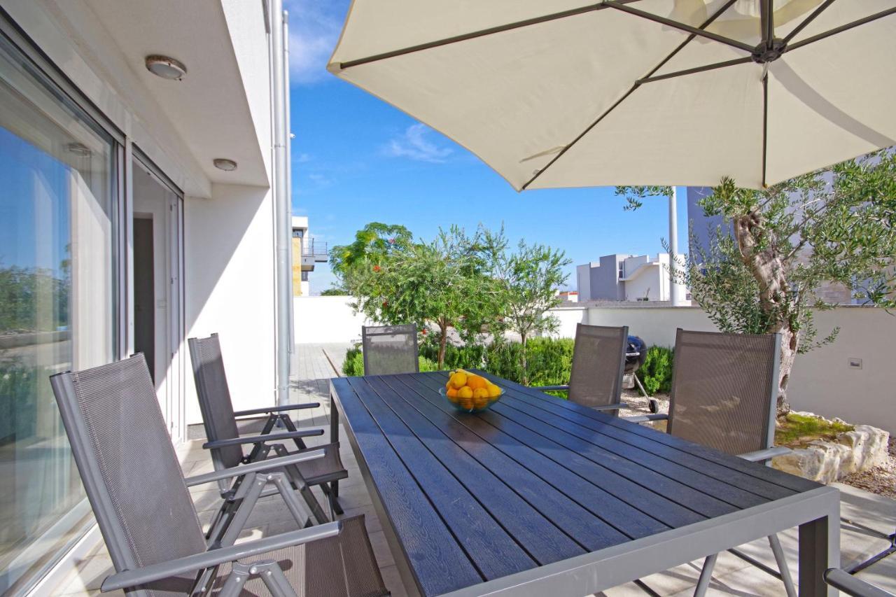 Apartment Laura Привлака Экстерьер фото