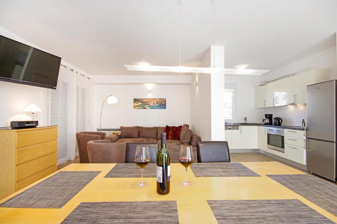Apartment Laura Привлака Экстерьер фото
