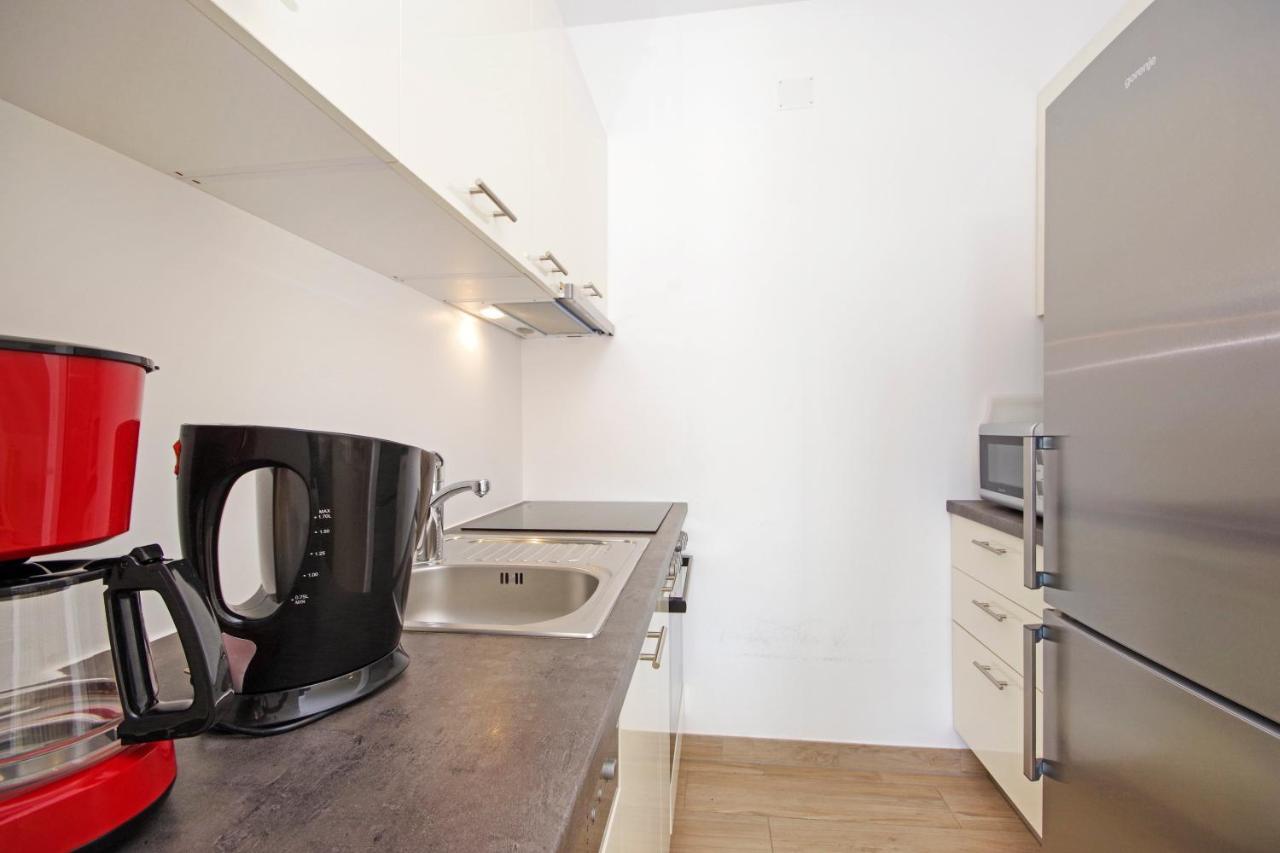 Apartment Laura Привлака Экстерьер фото