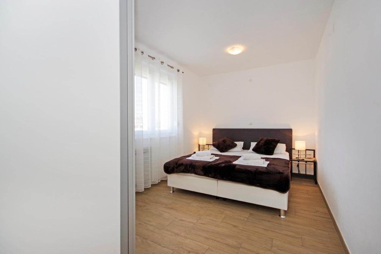 Apartment Laura Привлака Экстерьер фото
