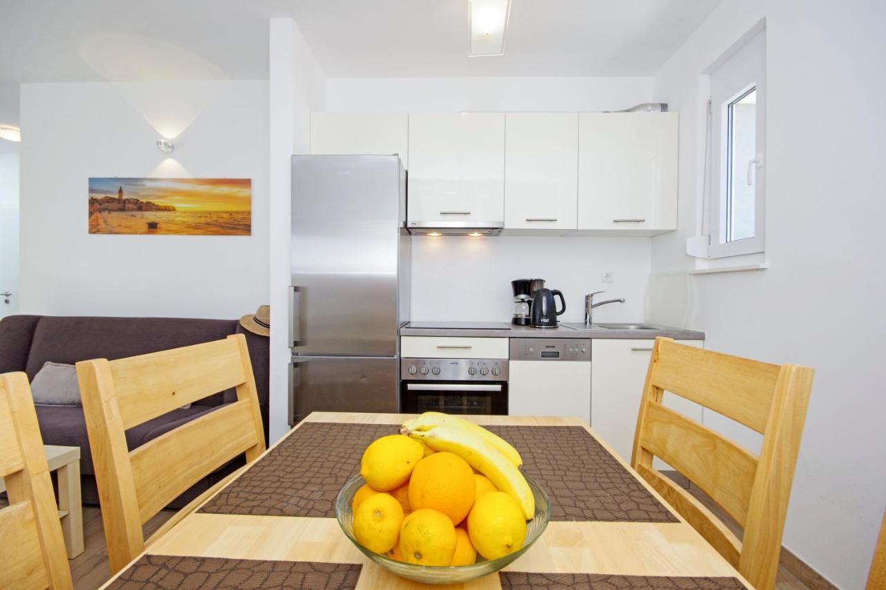 Apartment Laura Привлака Экстерьер фото