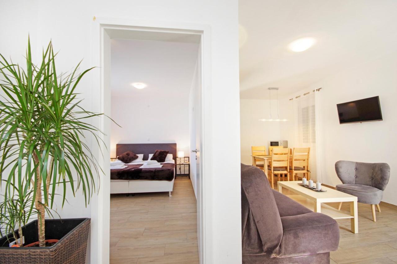 Apartment Laura Привлака Экстерьер фото