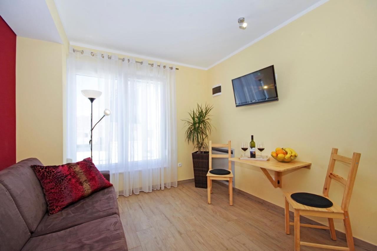 Apartment Laura Привлака Экстерьер фото