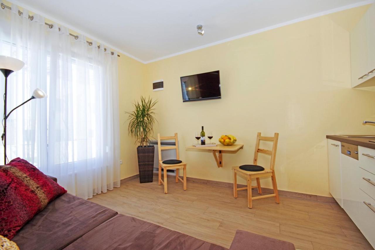 Apartment Laura Привлака Экстерьер фото