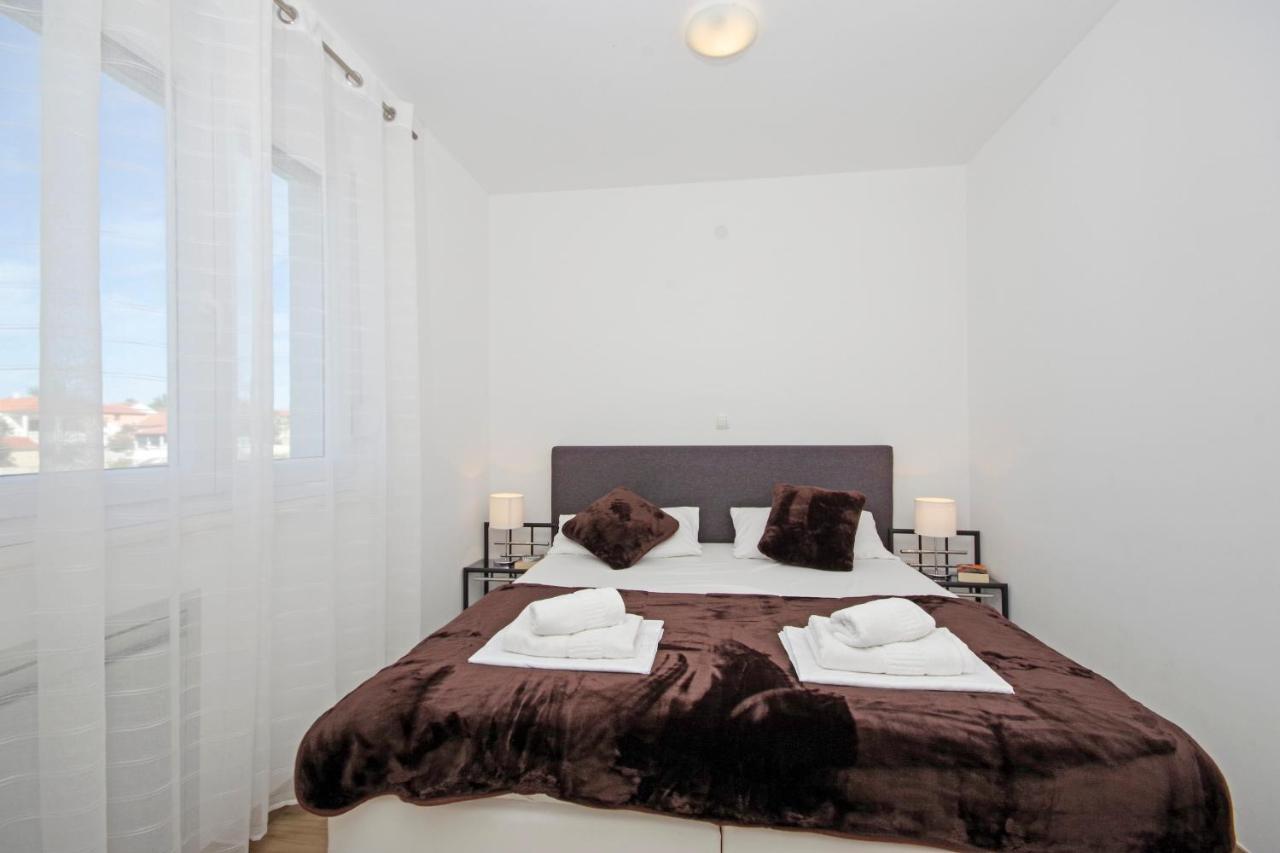 Apartment Laura Привлака Экстерьер фото